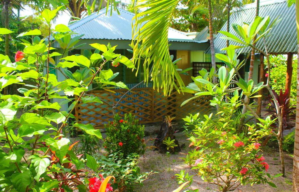Le Uaina Beach Resort Faleapuna Bagian luar foto